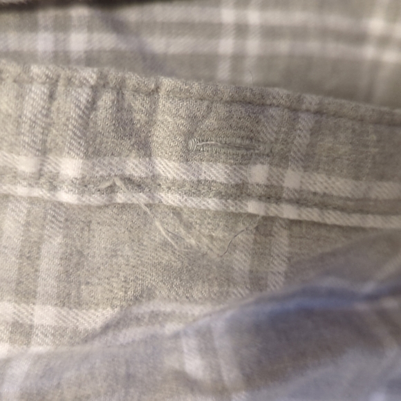 The Classic Shirt from Old Navy grey and white plaid - Picture 3 of 3